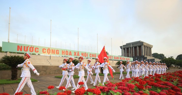 Sáu lần di chuyển thi hài Bác