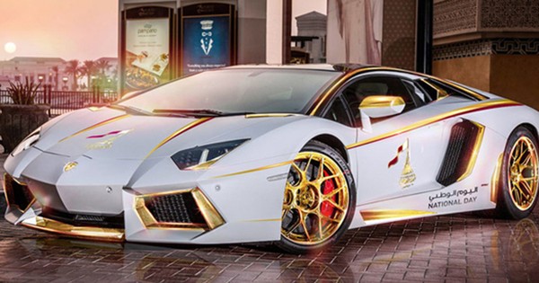 Cận cảnh Lamborghini Aventador độ vàng của đại gia Qatar