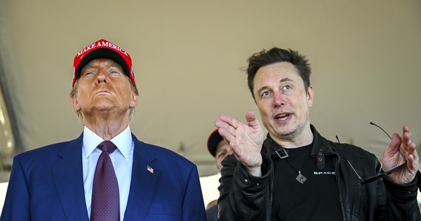 Tỷ phú Elon Musk ăn ngủ ở nhà ông Trump