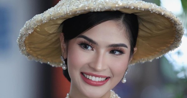 Người đẹp Philippines mặc áo dài xuyên thấu sang Việt Nam thi hoa hậu