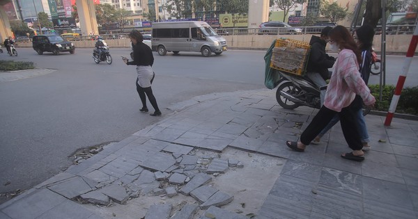 Có những giải pháp gì để giảm tình trạng đá lát vỉa hè bị hỏng ở Hà Nội?
