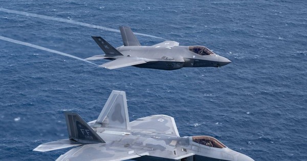 Giải mật: Mỹ từng chào bán tiêm kích tàng hình F-22 Raptor với giá cao ngất