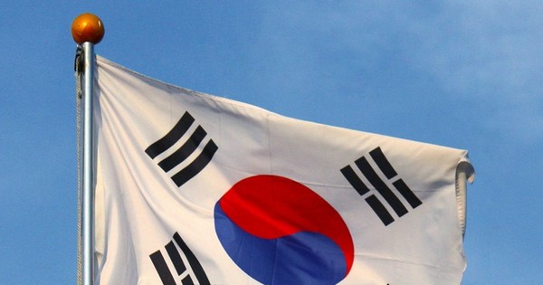 Vạch đen trên quốc kỳ Hàn Quốc:

Dù em bé bên trong chúng ta chưa được biết đến nhiều về lịch sử Hàn Quốc, nhưng chúng ta nhận thấy quốc kỳ Hàn Quốc có những vạch đen tượng trưng cho những giá trị truyền thống. Những vạch đen màu đỏ này còn được dùng để kỷ niệm những người đã hy sinh vì đất nước.