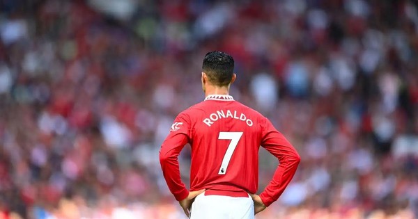 Hãy cùng nhau chia sẻ niềm vui khi chứng kiến Ronaldo rực sáng với hat-trick giúp Manchester United sống lại hy vọng trong cuộc đua top