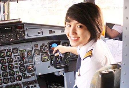 Nữ phi công xinh đẹp trẻ tuổi nhất Việt Nam