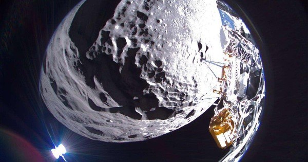 Tàu vũ trụ Mỹ 'hấp hối' sau khi vấp ngã, gửi ảnh về Trái Đất