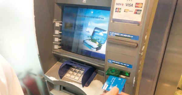 Làm sao để phát hiện được thẻ ATM giả? 

