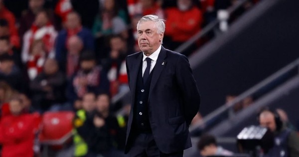 Phản ứng của HLV Ancelotti sau khi Mbappe tiếp tục đá hỏng phạt đền