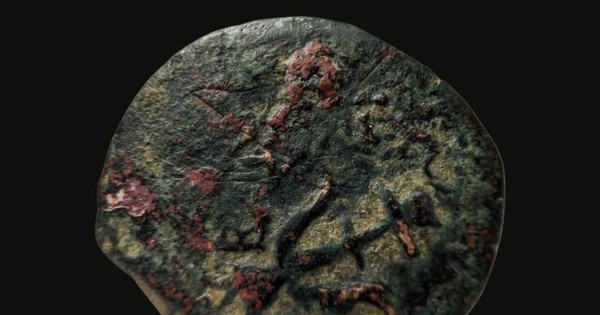 Đồng xu quý hiếm 2.000 năm tuổi được cậu bé Israel phát hiện khi đi… sơ tán