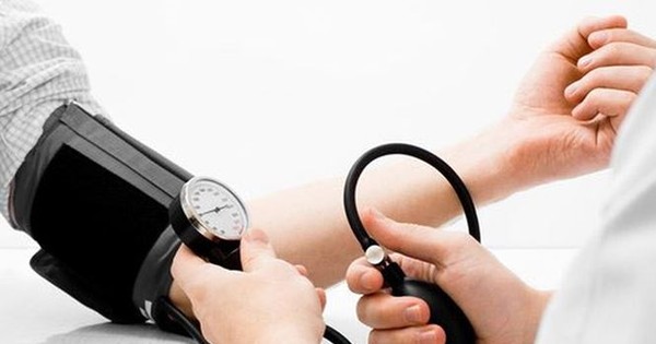 Tại sao huyết áp cao được coi là nguy cơ chính gây ra các bệnh về tim và thận?
