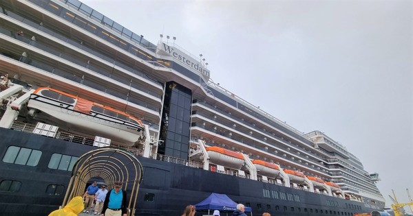 Cận cảnh du thuyền 5 sao đưa 2.000 khách quốc tế đến Đà Nẵng đầu năm mới
