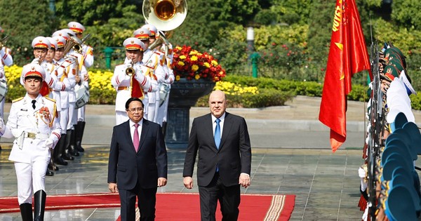 Thủ tướng Phạm Minh Chính chủ trì lễ đón Thủ tướng Nga Mikhail Mishustin