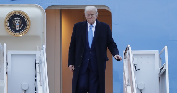 Tổng thống Mỹ Trump tuyên bố không lùi bước về thuế, gọi đó là ‘thuốc’ khi thị trường chao đảo