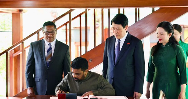 Chủ tịch nước Lương Cường cùng Tổng thống Sri Lanka thăm Khu di tích Chủ tịch Hồ Chí Minh