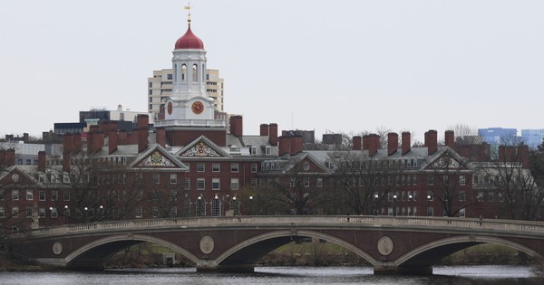 Quan hệ gần gũi với Trung Quốc trở thành gánh nặng chính trị với Đại học Harvard