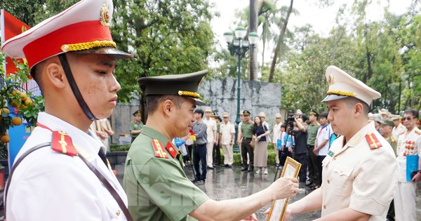 Công an Hà Nội tuyên dương 50 gương thanh niên tiên tiến làm theo lời Bác