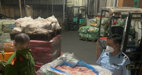 Hà Nội: Phát hiện hơn 7 tấn 'thực phẩm bẩn' trứng non, tràng lợn đông lạnh
