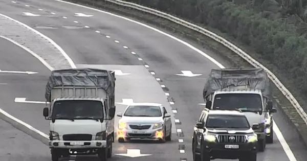 Tài xế ô tô bị khởi tố vì chèn ép nhau trên cao tốc Nội Bài - Lào Cai