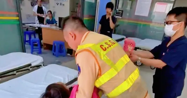CSGT Hà Nội giúp đỡ gia đình gặp nạn khi đi xe máy từ Đồng Nai ra Hà Nội du lịch