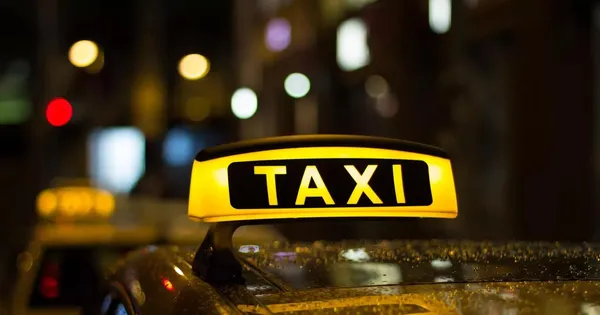 Hà Nội: Triệu tập tài xế taxi 'chặt chém' du khách nước ngoài