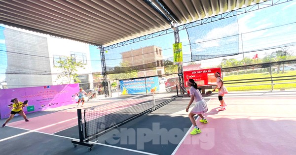 Cán bộ Đoàn xứ Nghệ tranh tài Pickleball