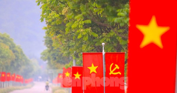 Bản làng biên giới rực rỡ cờ hoa mừng 50 năm thống nhất đất nước