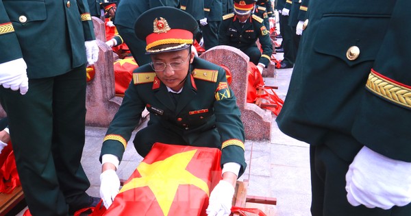Trang trọng lễ an táng 76 liệt sĩ hy sinh ở Lào về với đất mẹ