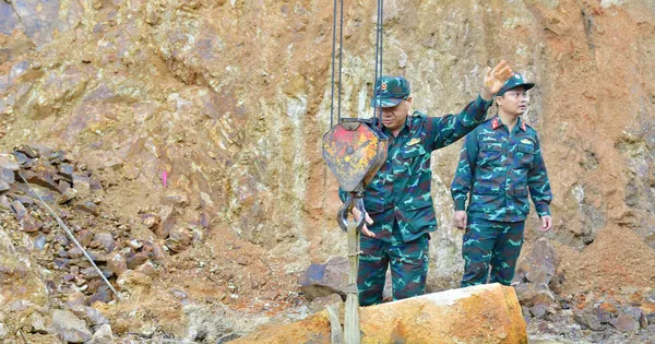 Phát hiện quả bom nửa tấn dưới lòng đất khi cải tạo vườn trồng cây