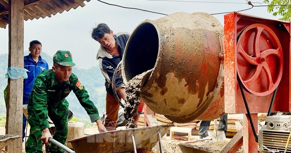 Lính quân hàm xanh chung tay xóa nhà dột nát cho hộ nghèo ở biên giới