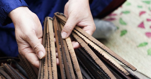 Ngắm bộ lịch tre - báu vật vô giá của người Mường