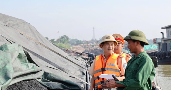 Phú Thọ: Tổng kiểm tra các phương tiện có gắn thiết bị hút cát sỏi trên sông