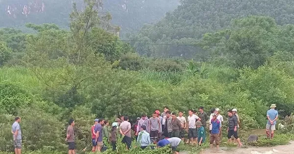 Gần 100 người tìm kiếm cô gái mất tích do mưa lũ ở Hoà Bình