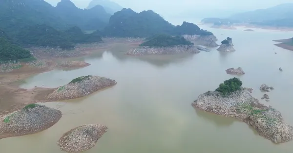 Công ty thủy điện Hòa Bình nói gì về lòng hồ cạn kỷ lục?