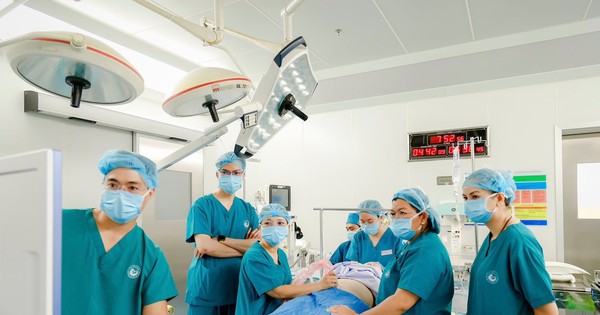Bộ trưởng Y tế gửi thư khen ê-kíp can thiệp tim bào thai cho thai phụ Singapore tại TP.HCM