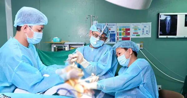 Nữ Việt kiều đi nửa vòng trái đất về nước điều trị hội chứng hiếm gặp
