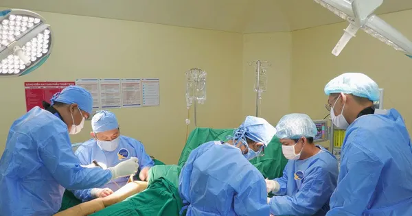 Người phụ nữ bị máy cày cán ngang người thoát chết hy hữu