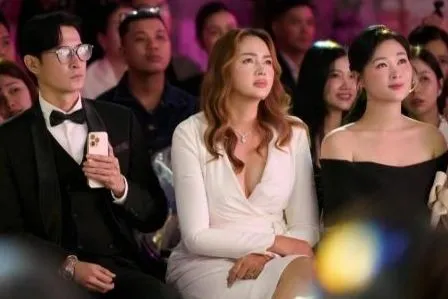 Showbiz 23/6: Huy Khánh và Mạc Anh Thư cùng xuất hiện sau ly hôn