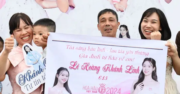Bố mẹ đi ô tô 16 tiếng từ Tuyên Quang vào Huế cổ vũ con gái thi Hoa hậu Việt Nam
