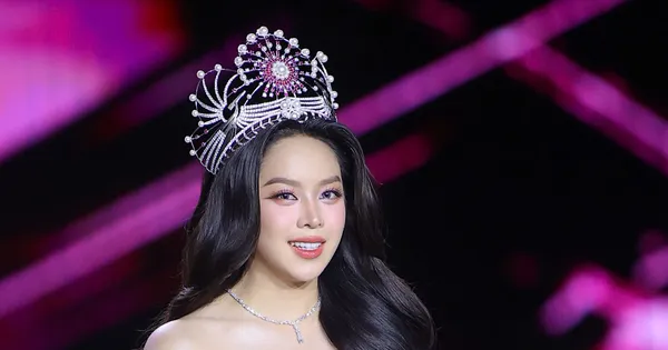 Hoa hậu Thanh Thủy final walk kết thúc nhiệm kỳ