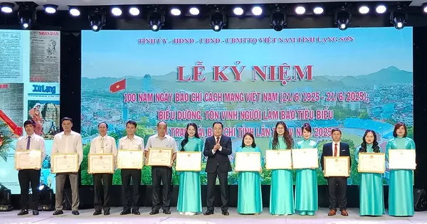 Phóng viên Tiền Phong nhận bằng khen của tỉnh Lạng Sơn, Thái Nguyên