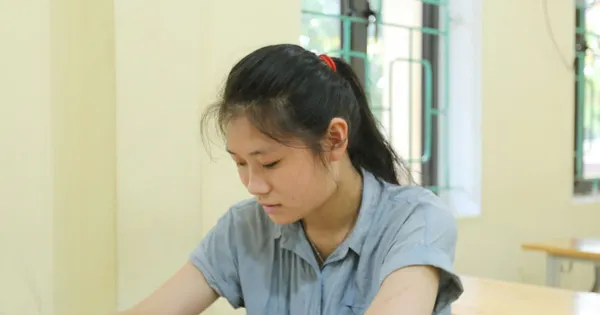 Nữ sinh khuyết tật không chọn 'đặc cách', quyết thi để chạm tới giấc mơ