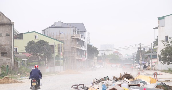 Đường hơn 1km làm 30 năm chưa xong, thành nơi tập kết rác thải