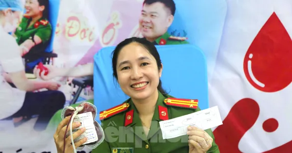 Bệnh viện ‘cạn’ máu, hơn 100 cán bộ, chiến sĩ Công an Nghệ An trao giọt máu nghĩa tình