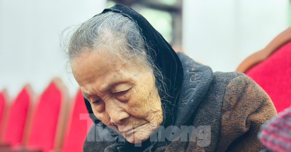 Lấy mẫu giám định ADN danh tính liệt sỹ: "Mẹ chờ con hơn 50 năm rồi"