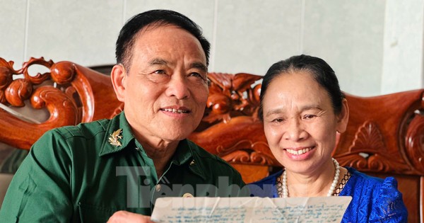 Những bức thư vượt bom đạn và chuyện tình người lính giữa chiến tranh