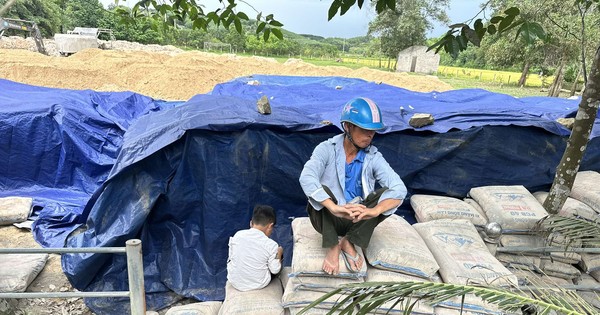 Vụ 200 tấn xi măng 'hóa đá' ở Hà Tĩnh: Tạm đình chỉ công tác một chủ tịch xã