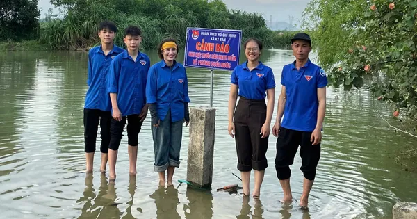 Lớp dạy bơi miễn phí, cắm biển cảnh báo chống đuối nước