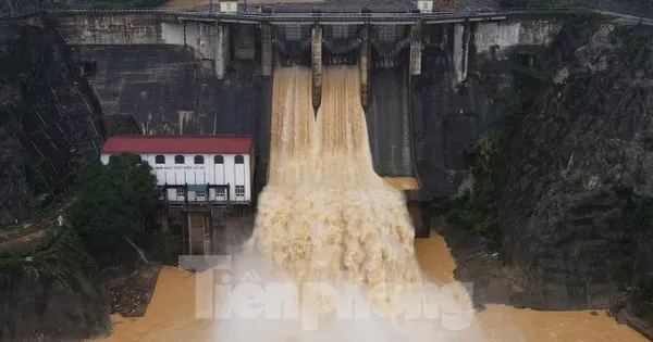 Mưa lớn, nhiều hồ chứa thủy điện Hà Tĩnh đồng loạt xả tràn