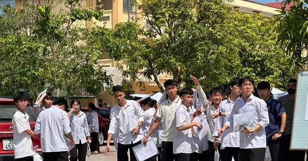 Thí sinh ngất xỉu giữa sân trường sau giờ thi Ngữ văn tại TP Hà Tĩnh