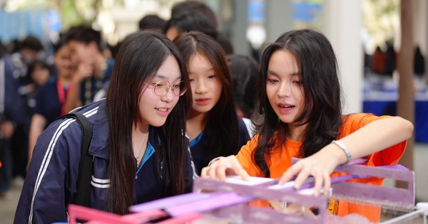 Tái hiện chuyện Trạng Lường Lương Thế Vinh đo chiều cao cây xanh, cân voi